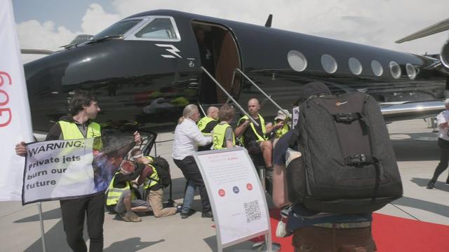 Des activistes du climat interrompent le trafic aérien à Genève