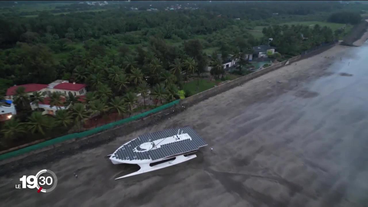 Le catamaran PlanetSolar, échoué sur un terrain vague en Inde, s’est vu retirer son pavillon suisse par les autorités fédérales. Chronique d’un naufrage
