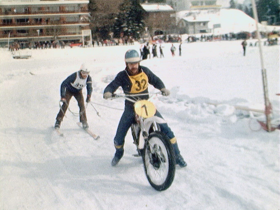 Compétition de moto ski-joring à Crans-Montana [RTS]