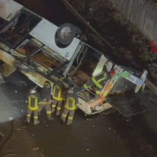 Un bus tombe d'un pont à Venise, au moins 21 morts à déplorer