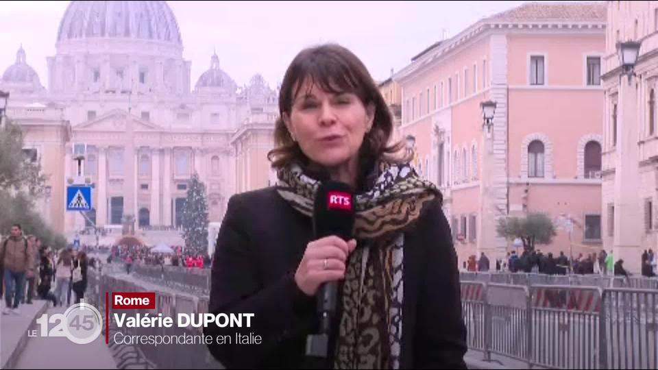 Valérie Dupont, correspondante en Italie, décrit la foule qui vient se recueillir sur la dépouille du pape Benoît XVI