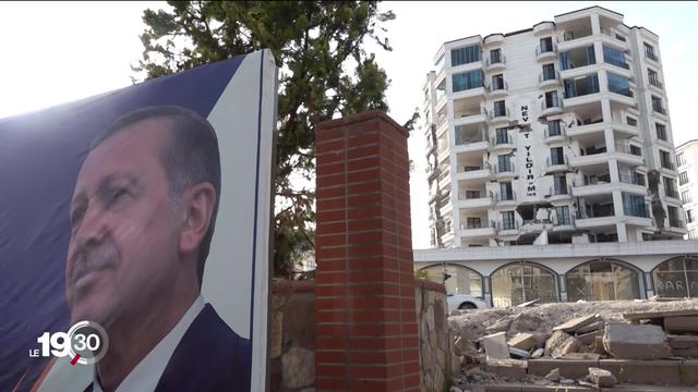 Reportage à une semaine d’élections indécises en Turquie. Le débat sur la reconstruction du pays après le séisme est agité