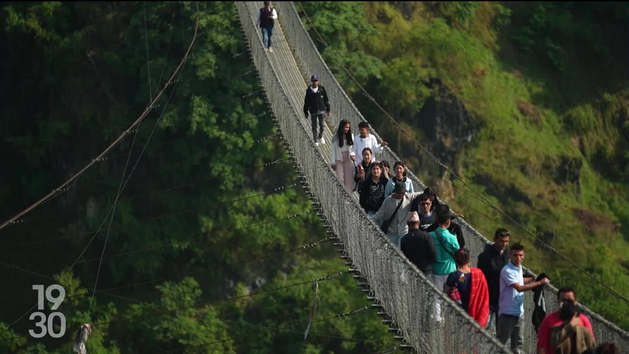 Les ponts suspendus, traits d’union entre la Suisse et le Népal