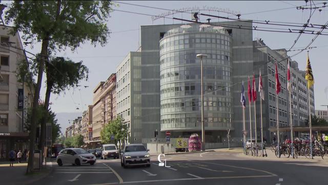 Construit en 1982 par Mario Botta, le siège de la Banque cantonale de Fribourg a remplacé un célèbre restaurant