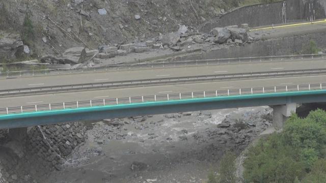 Un éboulement perturbe la circulation en Savoie, en France