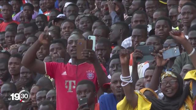 Au Niger, des milliers de partisans du coup d’État se sont rassemblés dans un stade de Niamey