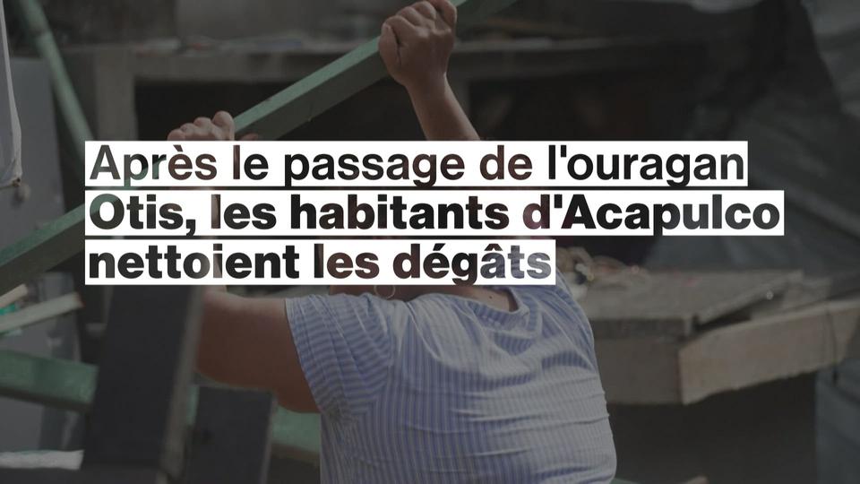 Après le passage de l'ouragan Otis, les habitants d'Acapulco nettoient les dégâts