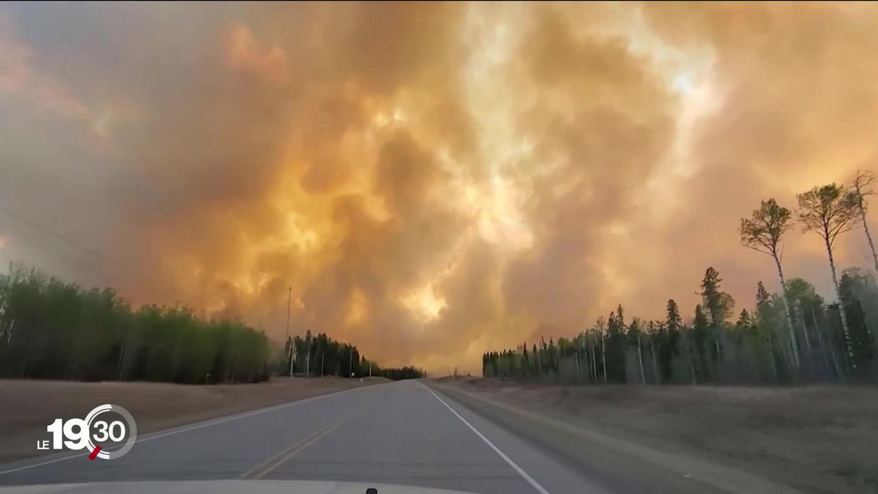 Au Canada, les feux de forêt embrasent la province de l’Alberta, où 25'000 personnes sont contraintes de fuir leur domicile. L’état d’urgence a été déclaré