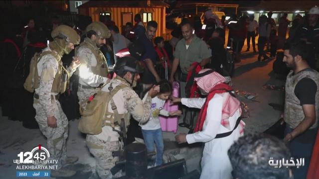 La situation sécuritaire et humanitaire est critique au Soudan. L'évacuation des ressortissants étrangers a commencé. Une centaine de Suisses seraient bloqués à Khartoum