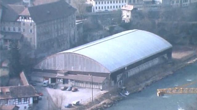 La patinoire des Augustins, en Basse-Ville de Fribourg, en 1980 [RTS]