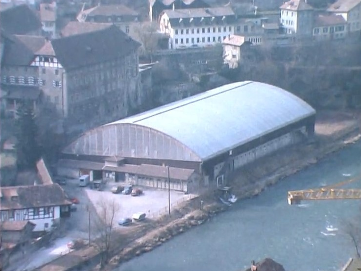 La patinoire des Augustins, en Basse-Ville de Fribourg, en 1980 [RTS]