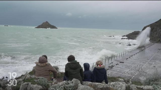 La tempete Ciaran a balayé l'ouest de la France la nuit dernière. Les rafales de vent atteignaient 200 km-heure