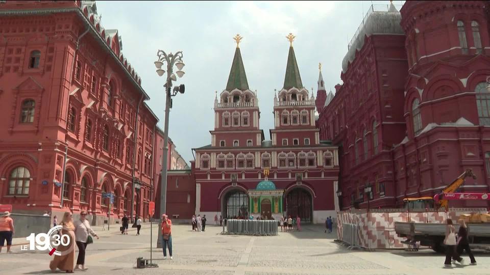 Reportage à Moscou, loin des bombardements où la vie se poursuit, presque comme si de rien n'était