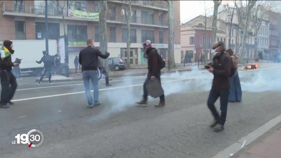 La France en crise après les violentes manifestations de jeudi qui ont fait plusieurs centaines de blessés