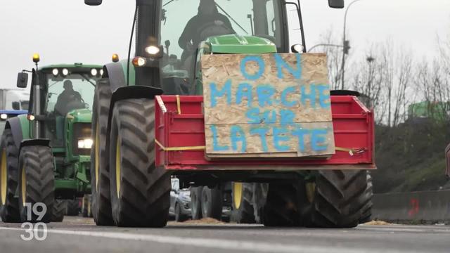 En France, la majorité des barrages ont été levés, mais les agriculteurs veulent maintenir la pression sur le gouvernement