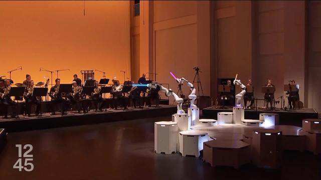 A l’occasion du 25e anniversaire de l’orchestre symphonique de Dresde, une partie du programme a été dirigée par un robot à trois bras