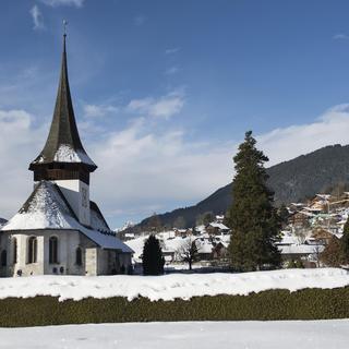 La commune de Rougemont sous la neige, le 31 janvier 2014. [Keystone - Peter Schneider]