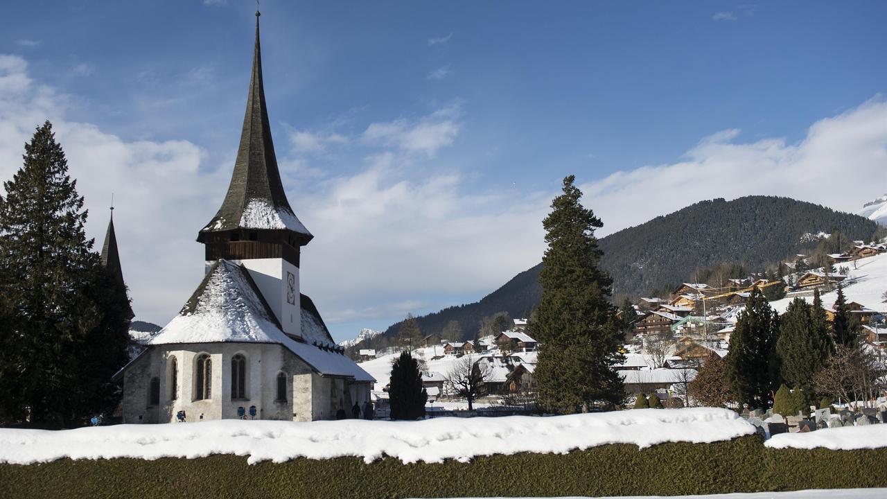 La commune de Rougemont sous la neige, le 31 janvier 2014. [Keystone - Peter Schneider]