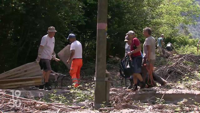 Un mois après les intempéries, les bénévoles suisses affluent pour aider les habitants de la commune de Lostallo