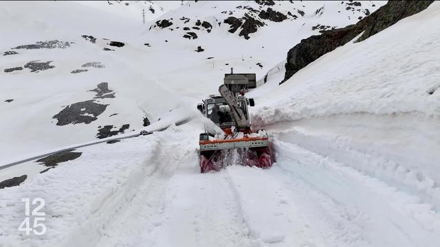 Les cols alpins ont commencé leurs travaux de déneigement. Au Grand-Saint Bernard, la couche de neige frôle les huit mètres