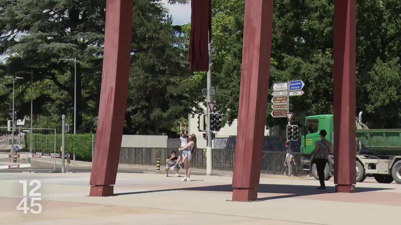 La célèbre Broken Chair de la place des Nations à Genève est en restauration