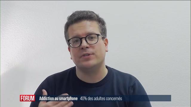 Environ 40% des adultes suisses sont concernés par l’addiction au smartphone, selon une étude: interview de Niels Weber