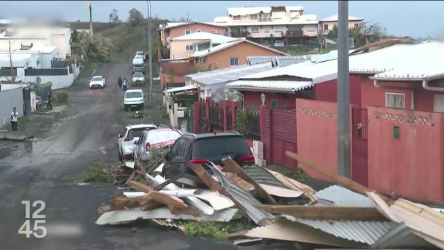 Au moins quatorze personnes ont péri à Mayotte, département le plus pauvre de France, frappé samedi par un cyclone d'une puissance exceptionnelle