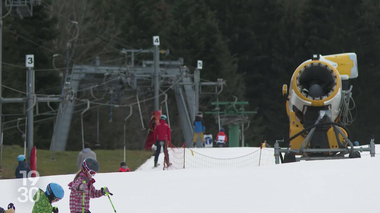 Face au manque d’enneigement, les domaines skiables doivent se montrer créatifs pour les vacances de février