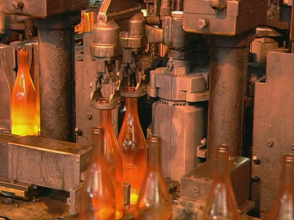 L'entreprise Vetropack à St-Prex qui fabrique des bouteilles est menacée