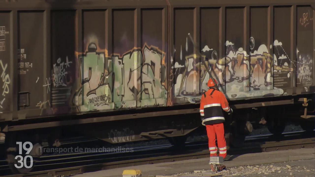 Pour le transport de marchandises, le Conseil fédéral veut rendre le rail plus concurrentiel face à la route.