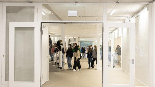 Des élèves au gymnase de Burier, à la Tour-de-Peilz. [KEYSTONE - NOEMI CINELLI]