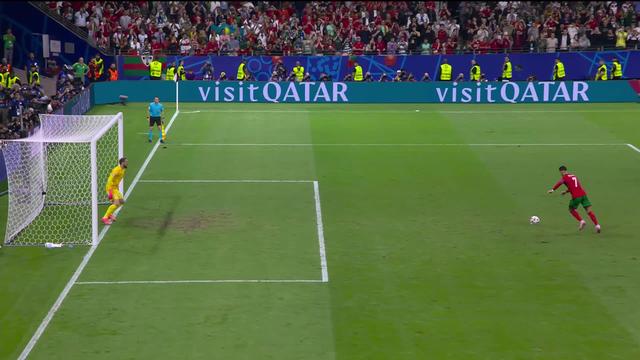 Jan Oblak s'étend et réalise un arrêt extraordinaire pour repousser le penalty de Cristiano Ronaldo dans les prolongations