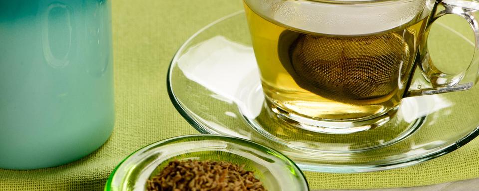 La tisane de fenouil n'est plus recommandée chez les femmes qui allaitent. [Depositphotos - Jrslompo71]