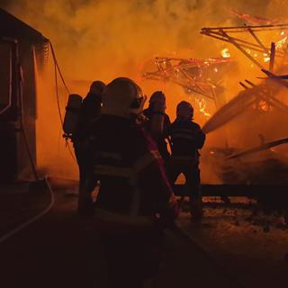 L'incendie d'un hangar à Ependes (VD). [RTS]