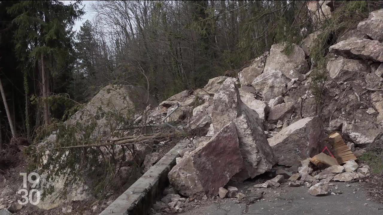 L'autoroute près de Vevey a été fermée dimanche matin pour permettre de dynamiter des rochers issus d'un éboulement