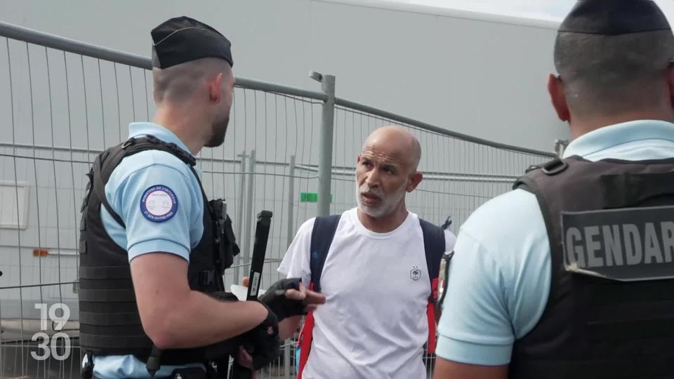 Segurança máxima em Paris antes da cerimônia de abertura.  320.000 espectadores esperados ao longo do Sena