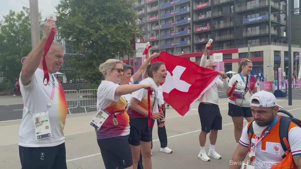 Jeux paralympiques: Debrunner, en or sur 5000m, a été reçue par la délégation suisse au village olympique.