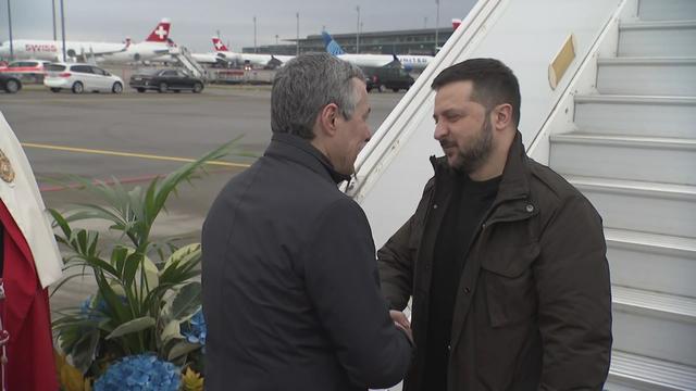 Le président ukrainien Volodymyr Zelensky accueilli en Suisse par Ignazio Cassis