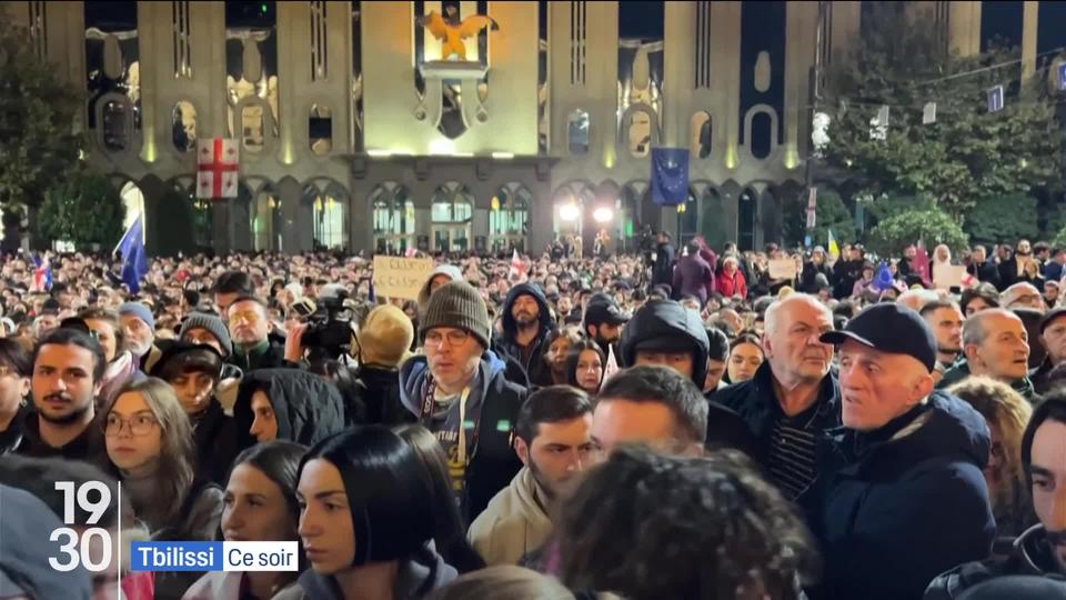 En Géorgie, des milliers d’habitants ont manifesté lundi dans les rues de Tbilissi pour dénoncer le résultat des législatives