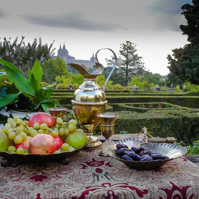 Table de fruits devant le monastère de San Lorenzo [Depositphotos - Cineuno]