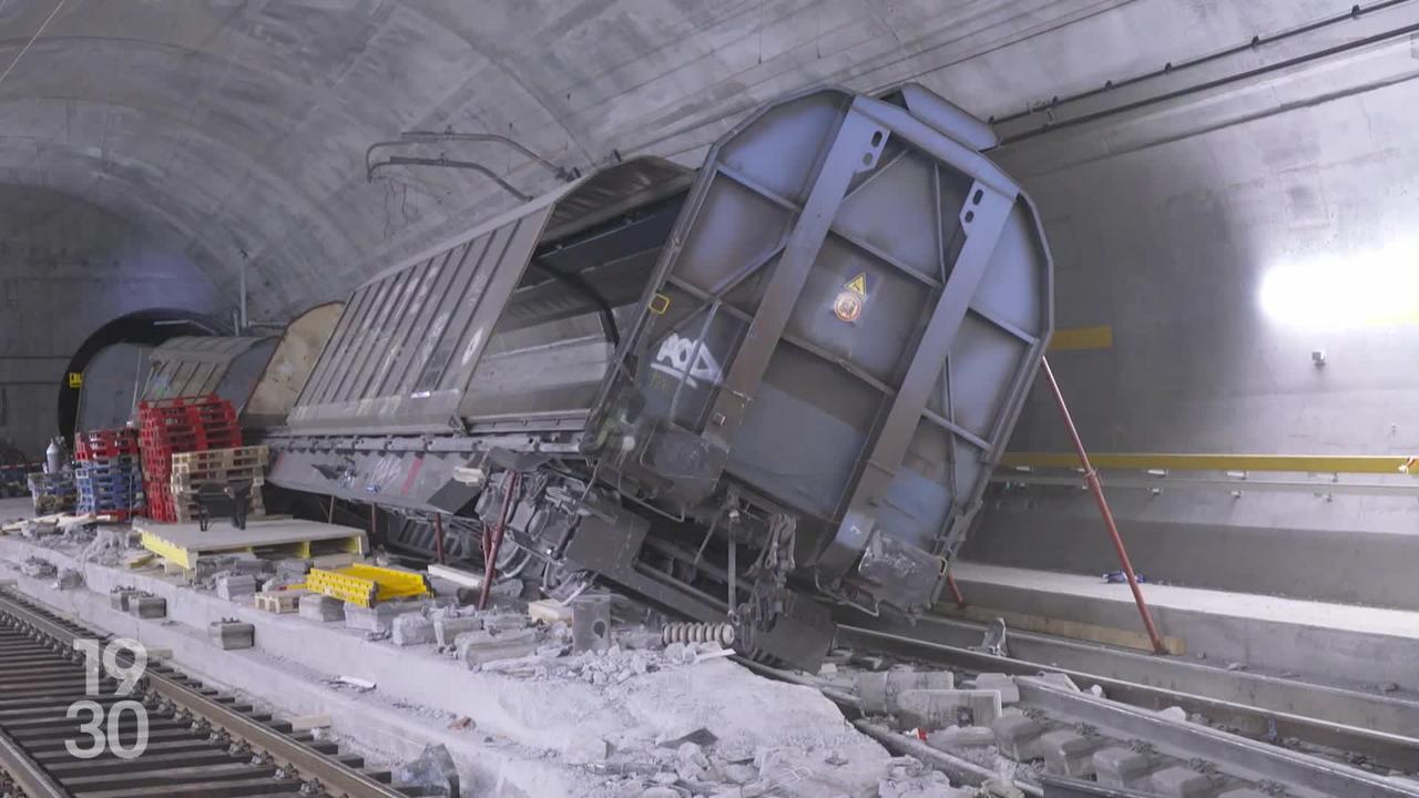 Plus d'un an après le déraillement d'un train de marchandises dans le tunnel de base du Gothard, le trafic a repris lundi sur la ligne ferroviaire