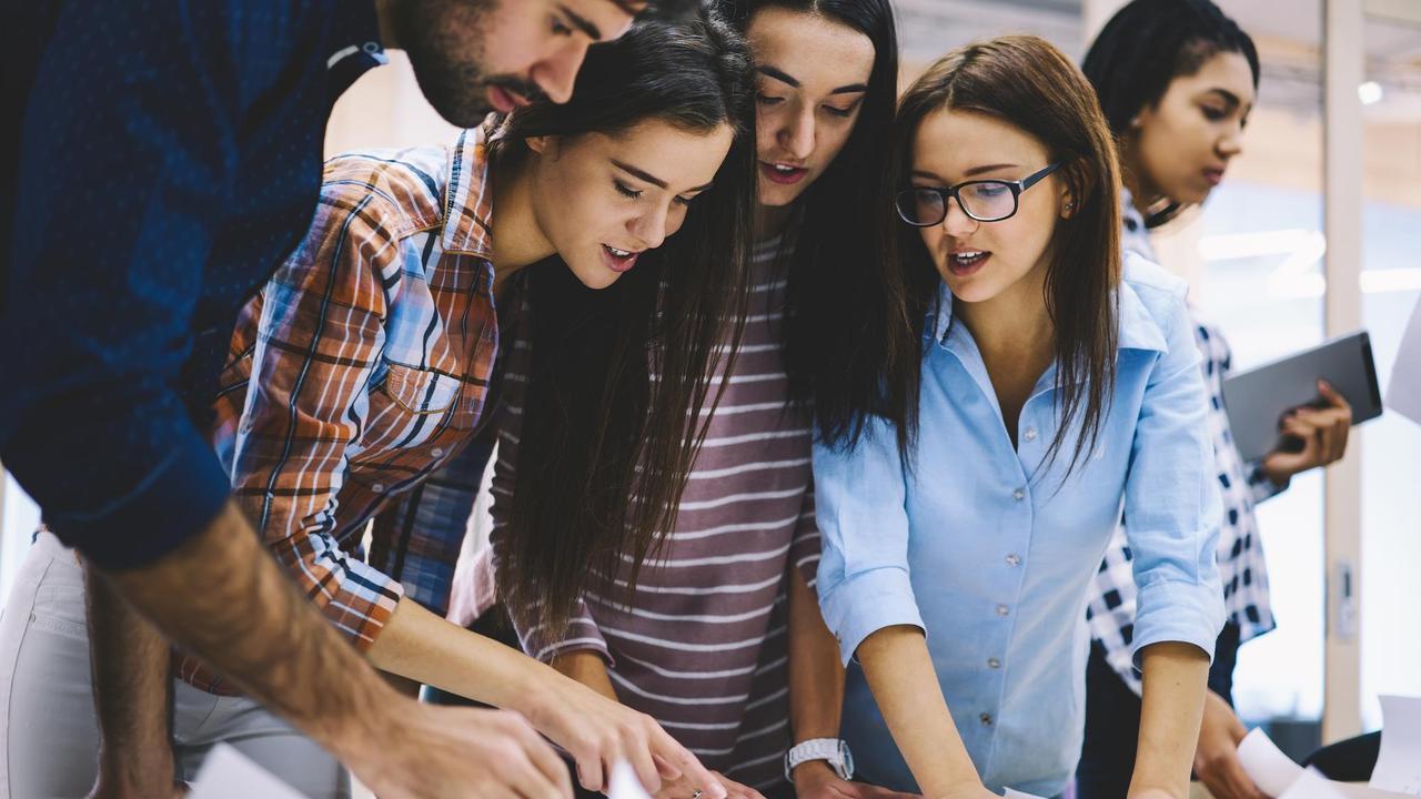 Des jeunes en formation. [Depositphotos - GaudiLab]