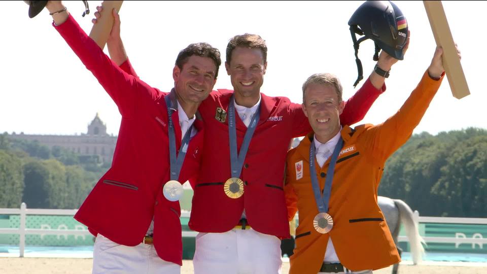 Revivez la cérémonie de remise des médailles du saut d'obstacles individuel