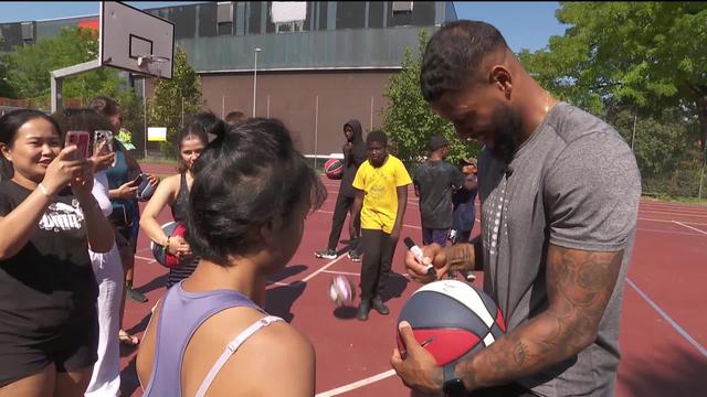 Sport et intégration: Bryan Colon prodigue un entrainement de basket aux jeunes