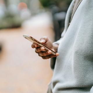 application mobile [pexels - tim samuel]