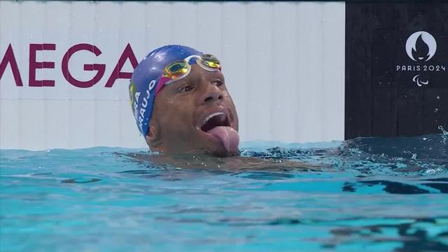 Paralympiques, natation, finale 100m dos messieurs: Gabriel Geraldo Dos Santos Araujo (BRA)  décroche l'or avec presque 8 secondes d'avance sur son dauphin