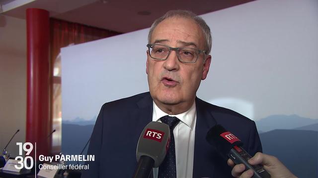 Face à la pénurie de logements, Guy Parmelin propose un catalogue de mesures présentées lors d'une table ronde à Berne