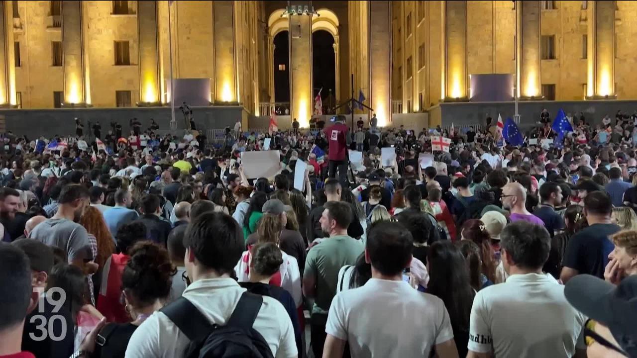 Des dizaines de milliers de manifestants sont à nouveau descendus dans la rue en Géorgie pour protester contre un projet de loi controversé
