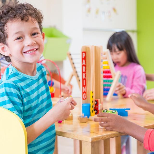 Que faire lorsqu'il n'y a plus de place en crèche? [Depositphotos - Weedezign]