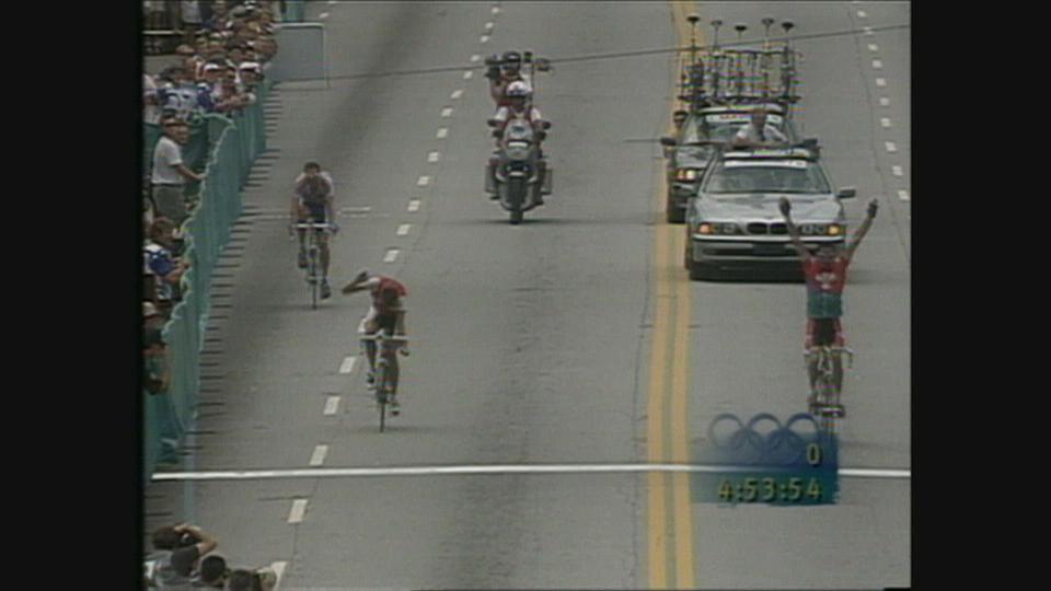 Portrait du cycliste Pascal Richard après sa victoire aux Jeux Olympiques d¿Atlanta, 1996.